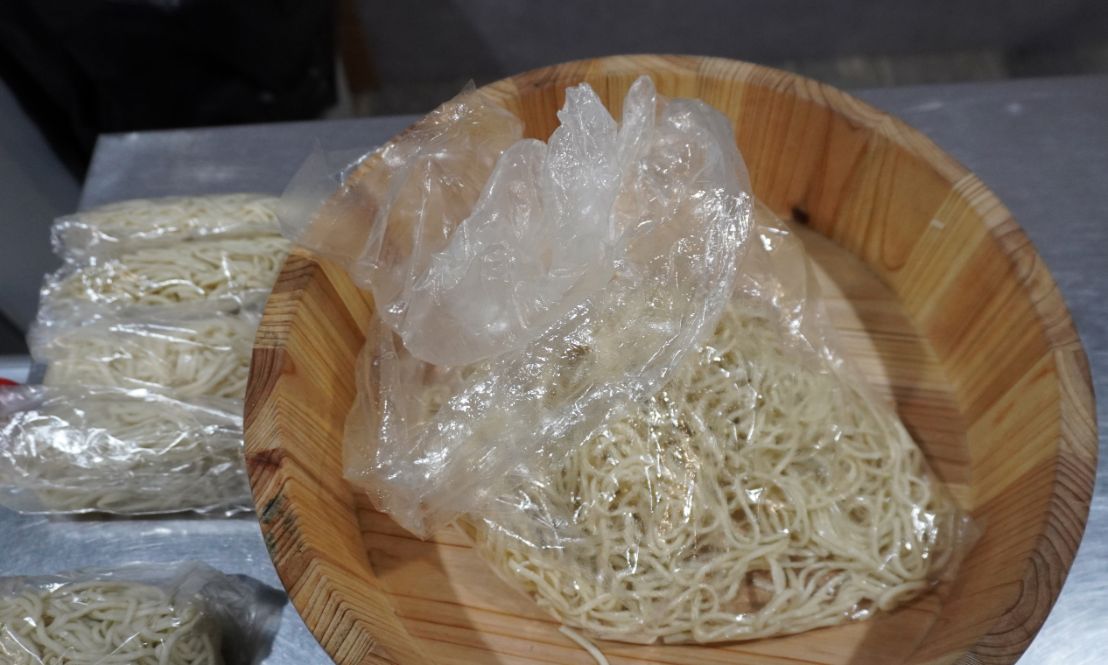 基隆中正|蹦康涼麵|鄰近信二停車場的超人氣涼麵店,選用白麵,吃起來口感扎實,醬汁夠味 - 第4張圖 基隆中正|蹦康涼麵|鄰近信二停車場的超人氣涼麵店,選用白麵,吃起來口感扎實,醬汁夠味