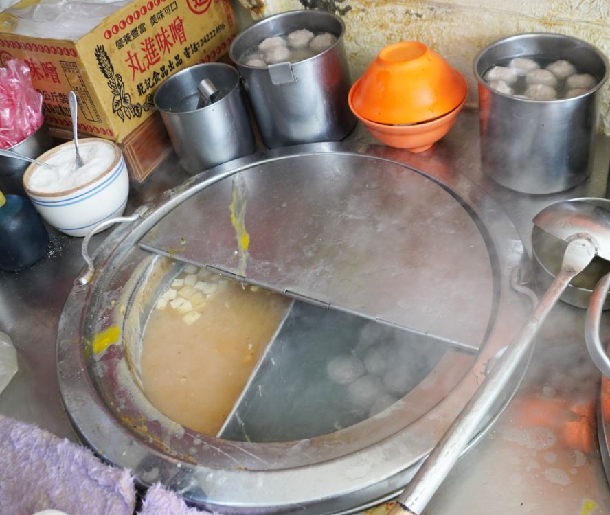 台北信義｜梁記涼麵｜市政府捷運站周邊美食，在地40年老店