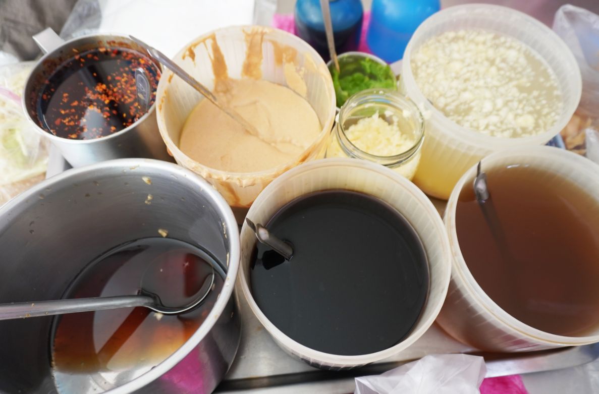 台北信義｜梁記涼麵｜市政府捷運站周邊美食，在地40年老店