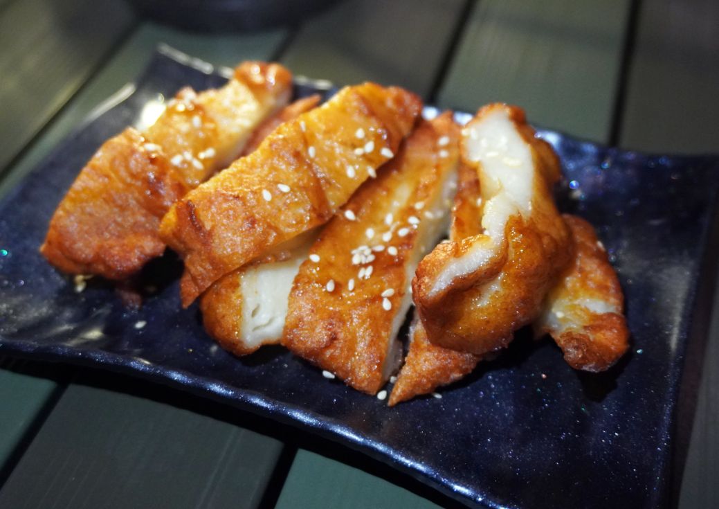 基隆信義｜營酒chill一下｜宵夜小酌好去處，KTV歡樂唱，第一間露營風餐酒館