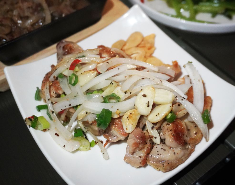 基隆信義｜營酒chill一下｜宵夜小酌好去處，KTV歡樂唱，第一間露營風餐酒館