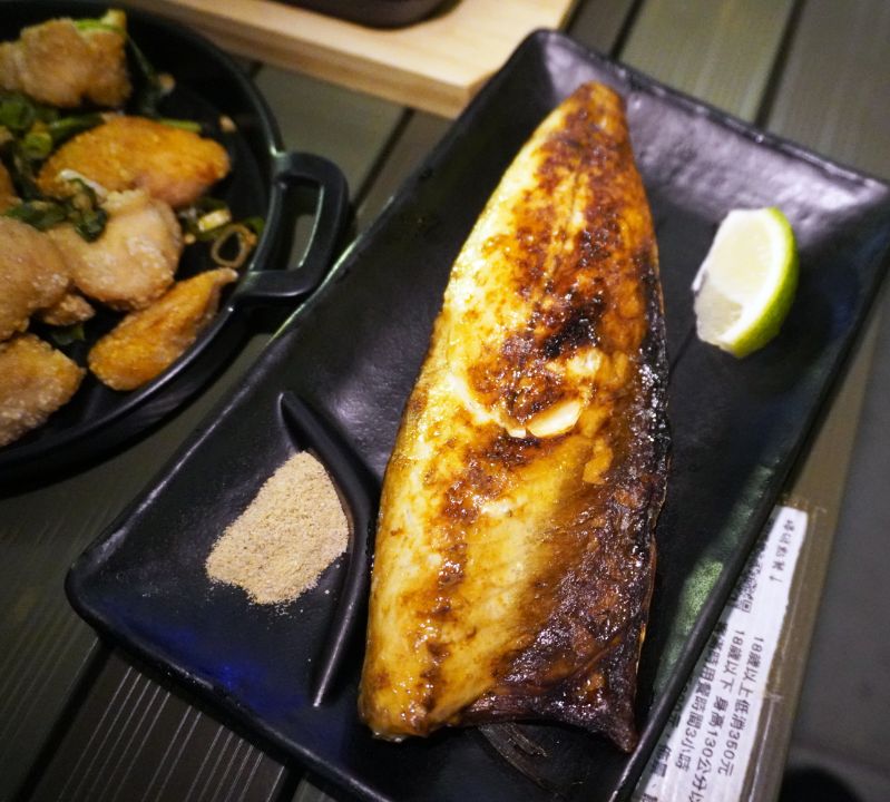 基隆信義｜營酒chill一下｜宵夜小酌好去處，KTV歡樂唱，第一間露營風餐酒館
