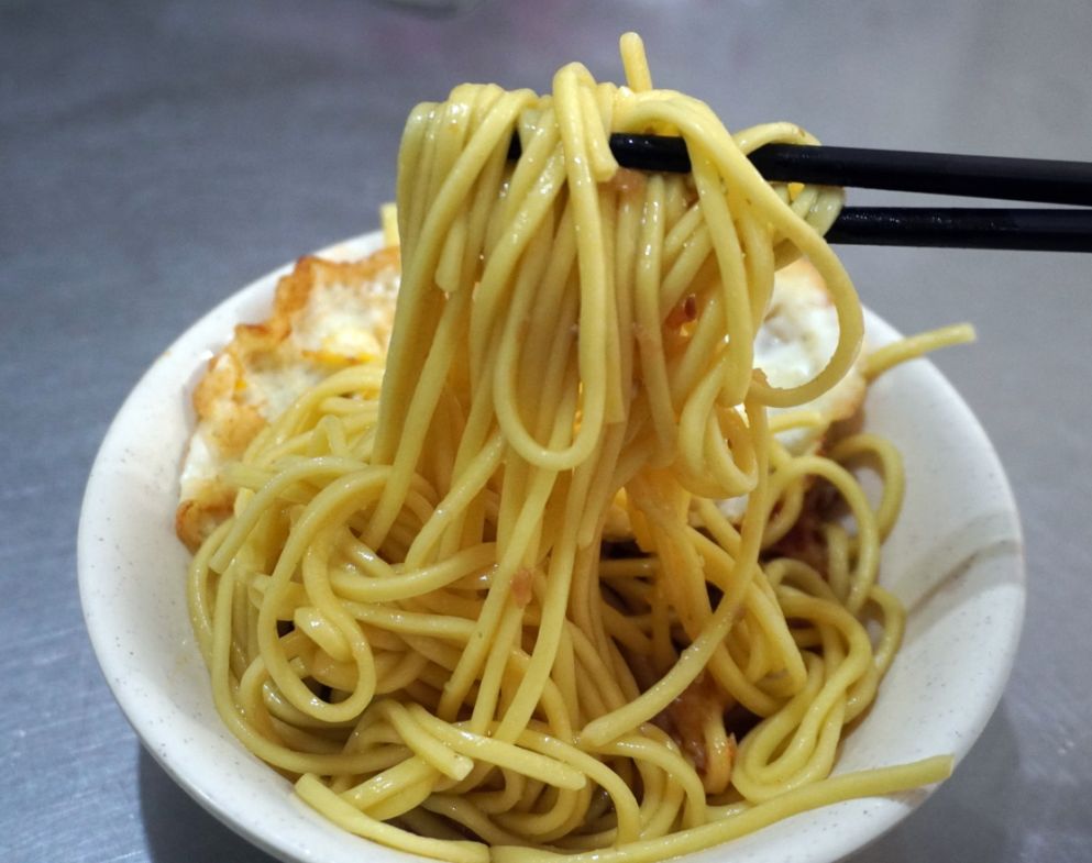 基隆中正｜無名大麵炒油飯｜和平島27年老店，在地人私藏人氣早餐，早上5點開賣