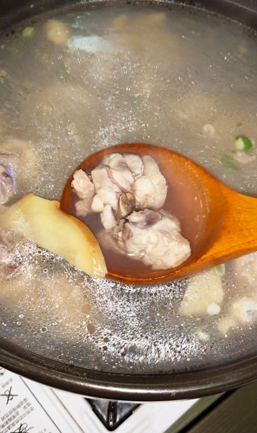 基隆信義｜營酒chill一下｜宵夜小酌好去處，KTV歡樂唱，第一間露營風餐酒館