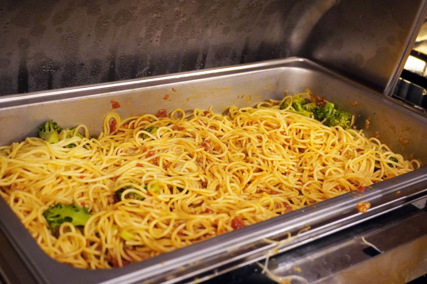 台中住宿｜富王大飯店｜鄰近市政府捷運站，在地40年老旅店，現作爆米花來迎賓，香氣濃郁超涮嘴