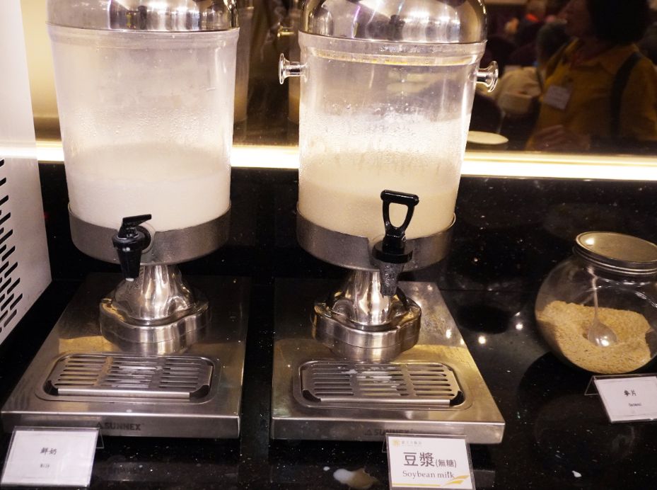 台中住宿｜富王大飯店｜鄰近市政府捷運站，在地40年老旅店，現作爆米花來迎賓，香氣濃郁超涮嘴