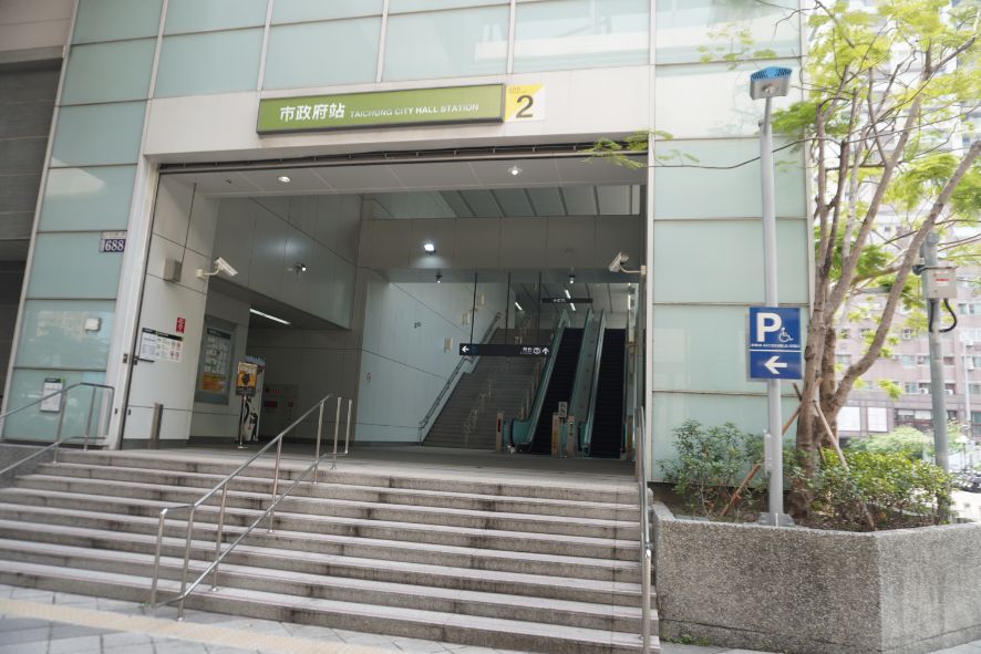 台中住宿｜富王大飯店｜鄰近市政府捷運站，在地40年老旅店，現作爆米花來迎賓，香氣濃郁超涮嘴