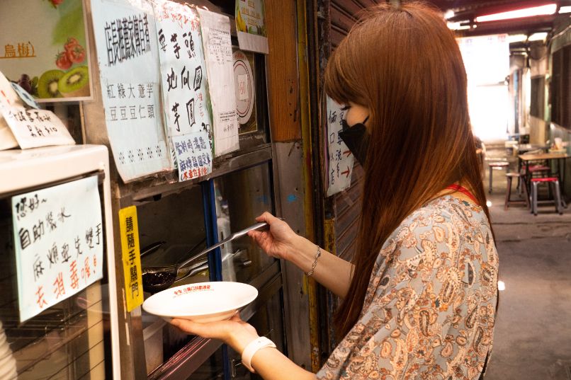 苗栗通霄|小倆口自助冰店|在地66年老字號冰菓室,配料多達20種,加好加滿的佛心自助冰 - 第5張圖 苗栗通霄|小倆口自助冰店|在地66年老字號冰菓室,配料多達20種,加好加滿的佛心自助冰