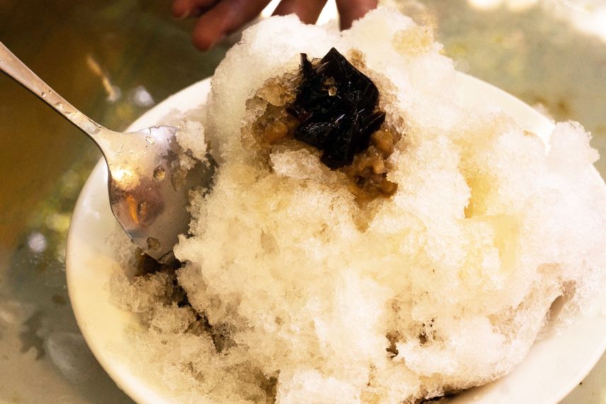 苗栗通霄｜小倆口自助冰店｜在地66年老字號冰菓室，配料多達20種，加好加滿的佛心自助冰