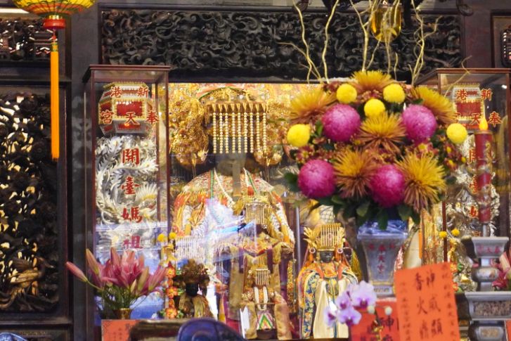 嘉義廟宇｜新港奉天宮｜大甲媽遶境進香駐駕，舉辦祝壽大典，超過400年的開台媽祖，前方老街美食林立