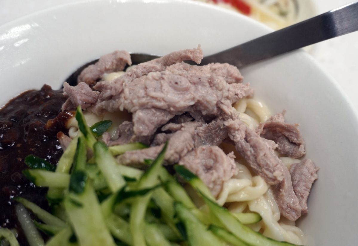 基隆仁愛|小山東手擀麵|鄰近惠隆市場的人氣牛肉麵店,手擀麵條Q彈有勁 - 第8張圖 基隆仁愛|小山東手擀麵|鄰近惠隆市場的人氣牛肉麵店,手擀麵條Q彈有勁