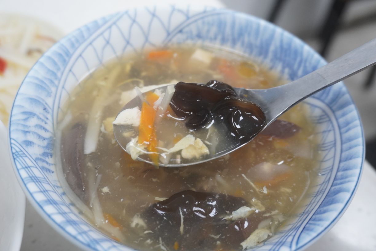基隆仁愛|小山東手擀麵|鄰近惠隆市場的人氣牛肉麵店,手擀麵條Q彈有勁 - 第12張圖 基隆仁愛|小山東手擀麵|鄰近惠隆市場的人氣牛肉麵店,手擀麵條Q彈有勁