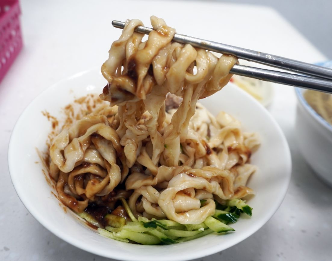 基隆仁愛|小山東手擀麵|鄰近惠隆市場的人氣牛肉麵店,手擀麵條Q彈有勁 - 第9張圖 基隆仁愛|小山東手擀麵|鄰近惠隆市場的人氣牛肉麵店,手擀麵條Q彈有勁