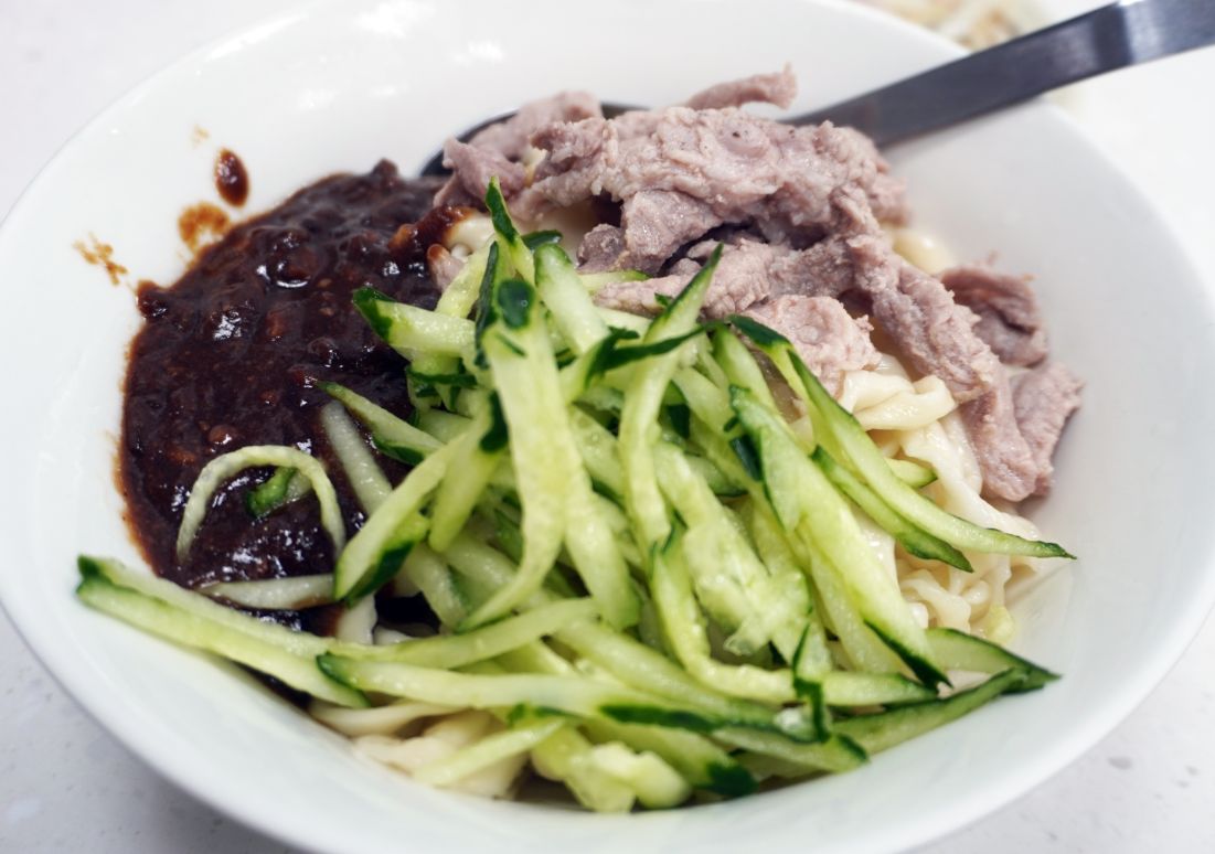 基隆仁愛|小山東手擀麵|鄰近惠隆市場的人氣牛肉麵店,手擀麵條Q彈有勁 - 第7張圖 基隆仁愛|小山東手擀麵|鄰近惠隆市場的人氣牛肉麵店,手擀麵條Q彈有勁