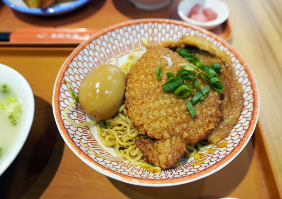 新北板橋麵店｜花山家台麵小館板橋店｜府中站必吃美食，麵食小菜選項多，內用還有冬瓜茶可以免費喝