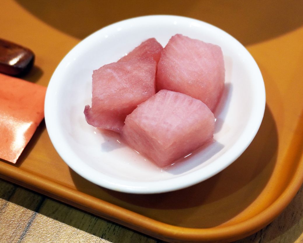 新北板橋麵店｜花山家台麵小館板橋店｜府中站必吃美食，麵食小菜選項多，內用還有冬瓜茶可以免費喝