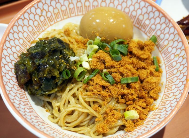 新北板橋麵店｜花山家台麵小館板橋店｜府中站必吃美食，麵食小菜選項多，內用還有冬瓜茶可以免費喝