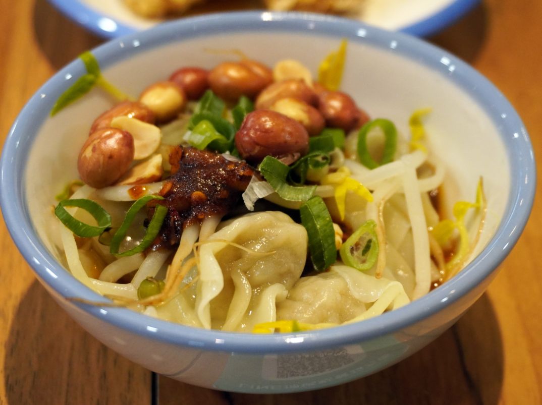 新北板橋麵店｜花山家台麵小館板橋店｜府中站必吃美食，麵食小菜選項多，內用還有冬瓜茶可以免費喝