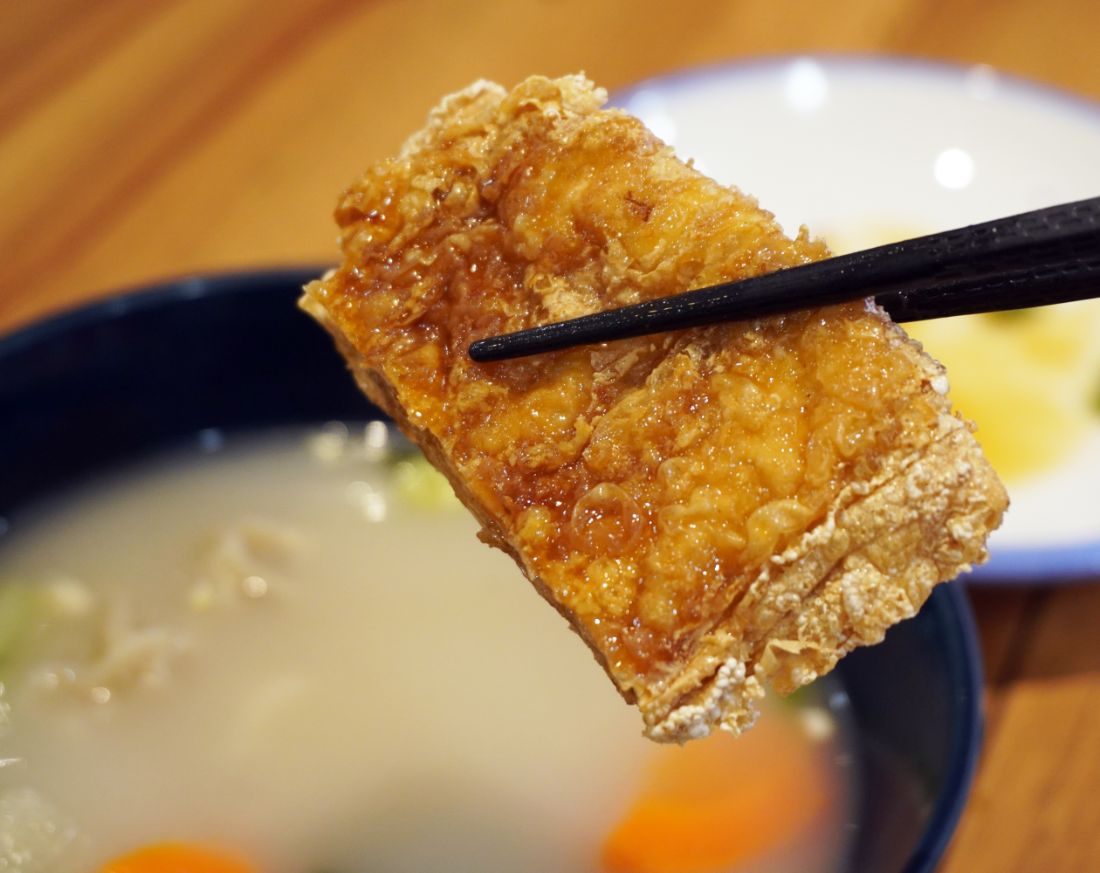 新北板橋麵店｜花山家台麵小館板橋店｜府中站必吃美食，麵食小菜選項多，內用還有冬瓜茶可以免費喝