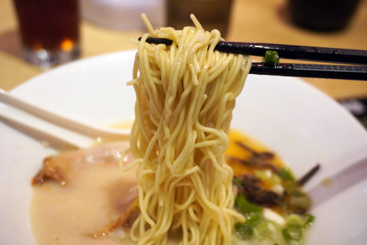 台中烏日｜一風堂台中高鐵店｜超人氣連鎖博多豚骨拉麵，湯頭濃郁麵Q彈