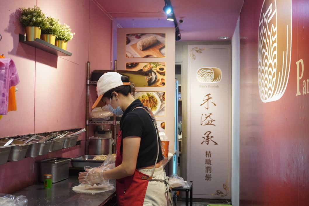 台北大安|禾溢承精緻潤餅(忠孝復興店)|超有特色的蔬食潤餅，在地上班族的外帶美食