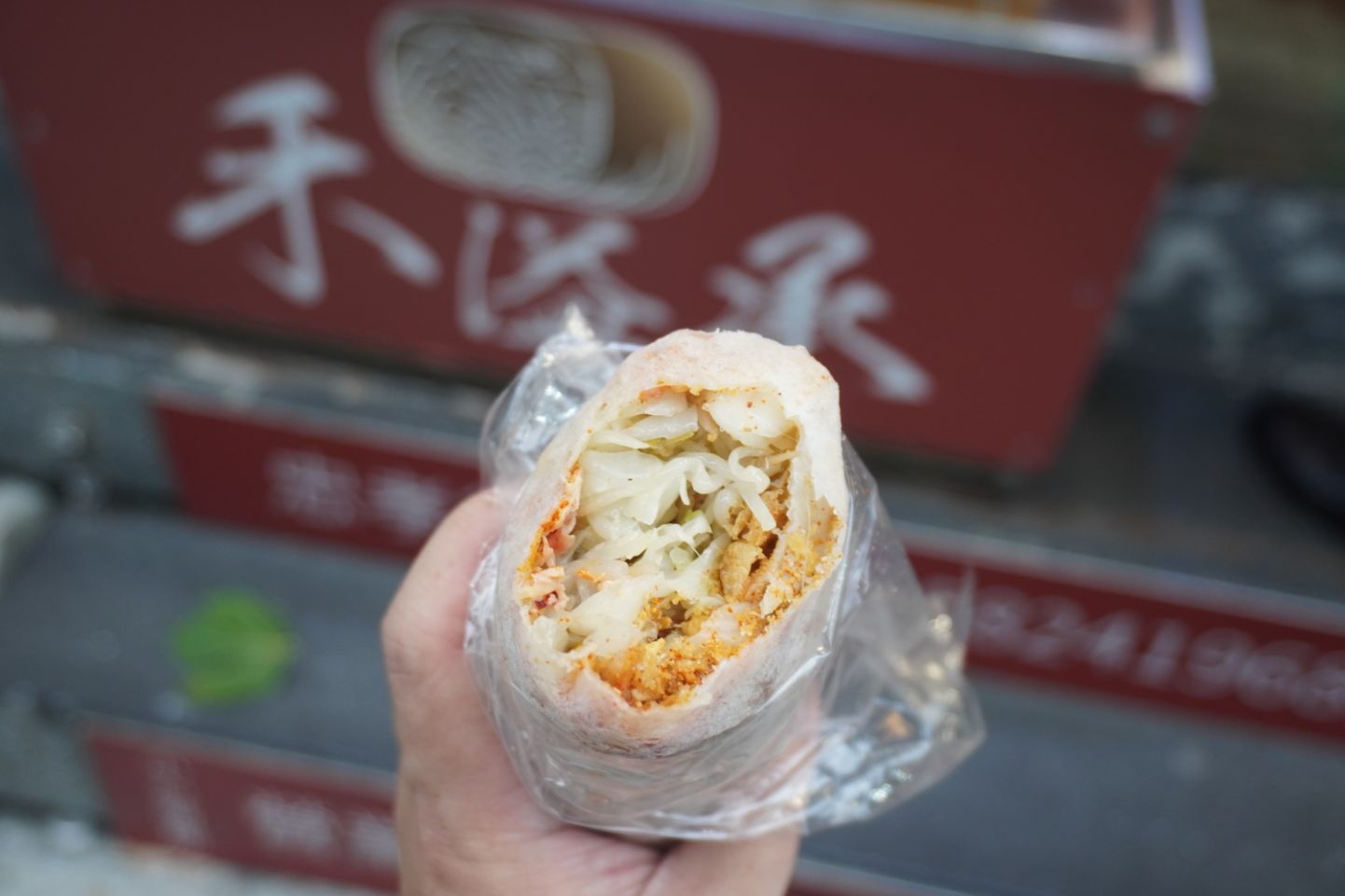 台北大安|禾溢承精緻潤餅(忠孝復興店)|超有特色的蔬食潤餅，在地上班族的外帶美食