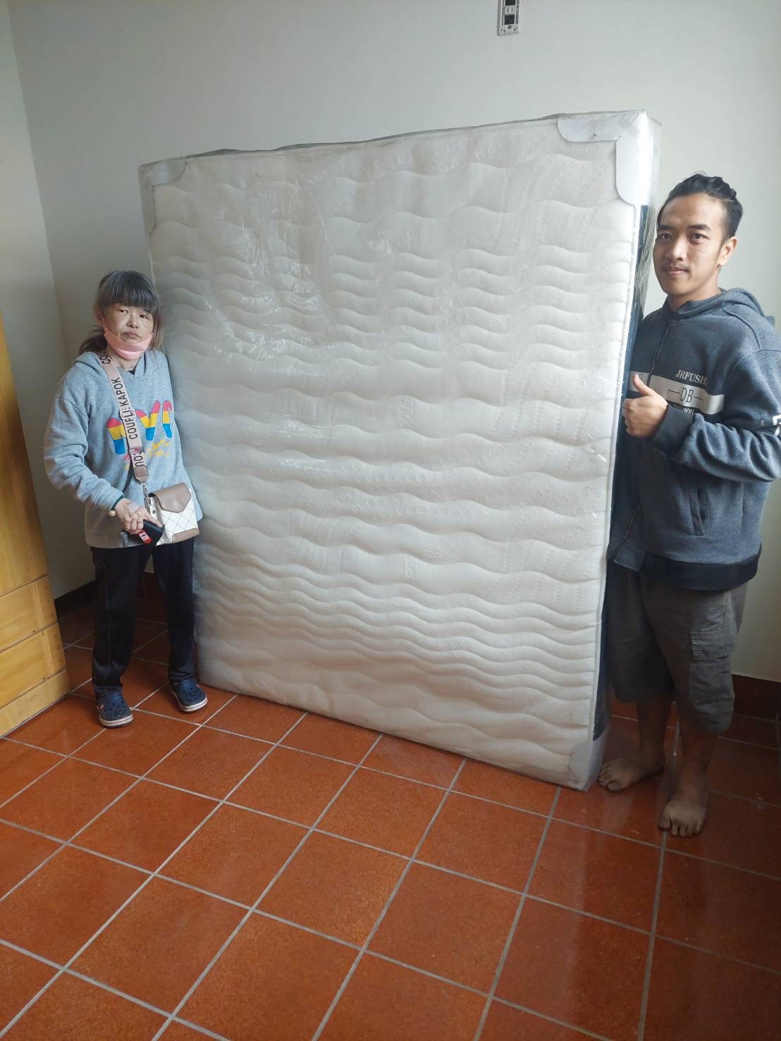 買張好床也能傳遞愛！床研所 MIT工廠直營，打造客製化專屬床墊，累計公益捐款破 200 萬，一張好床墊，替兩個家帶來溫度