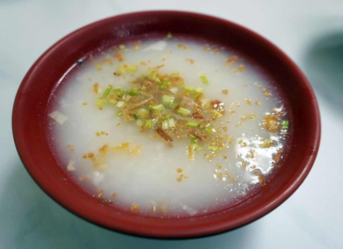 桃園美食｜阿秋鹹粥｜24小時營業的人氣鹹粥店，品項豐富，還可以吃到料豐富的擔仔麵