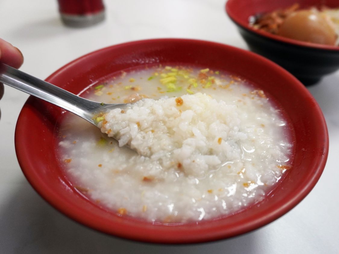 桃園美食｜阿秋鹹粥｜24小時營業的人氣鹹粥店，品項豐富，還可以吃到料豐富的擔仔麵