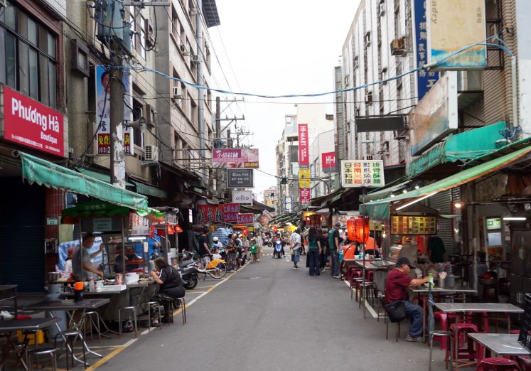 桃園觀光夜市美食|現做潤餅捲|一捲60元,超人氣的銅板美食 - 第3張圖 桃園觀光夜市美食|現做潤餅捲|一捲60元,超人氣的銅板美食