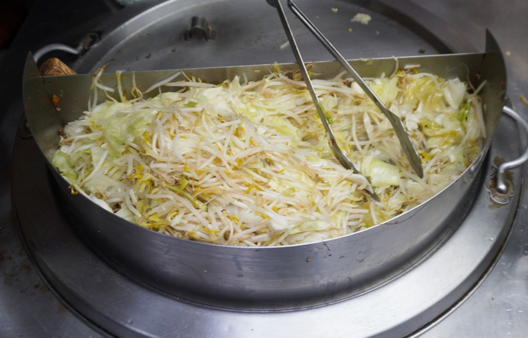 桃園觀光夜市美食｜現做潤餅捲｜一捲60元，超人氣的銅板美食