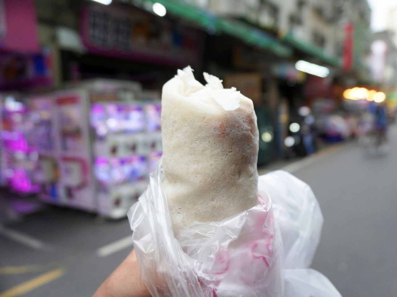 桃園觀光夜市美食｜現做潤餅捲｜一捲60元，超人氣的銅板美食