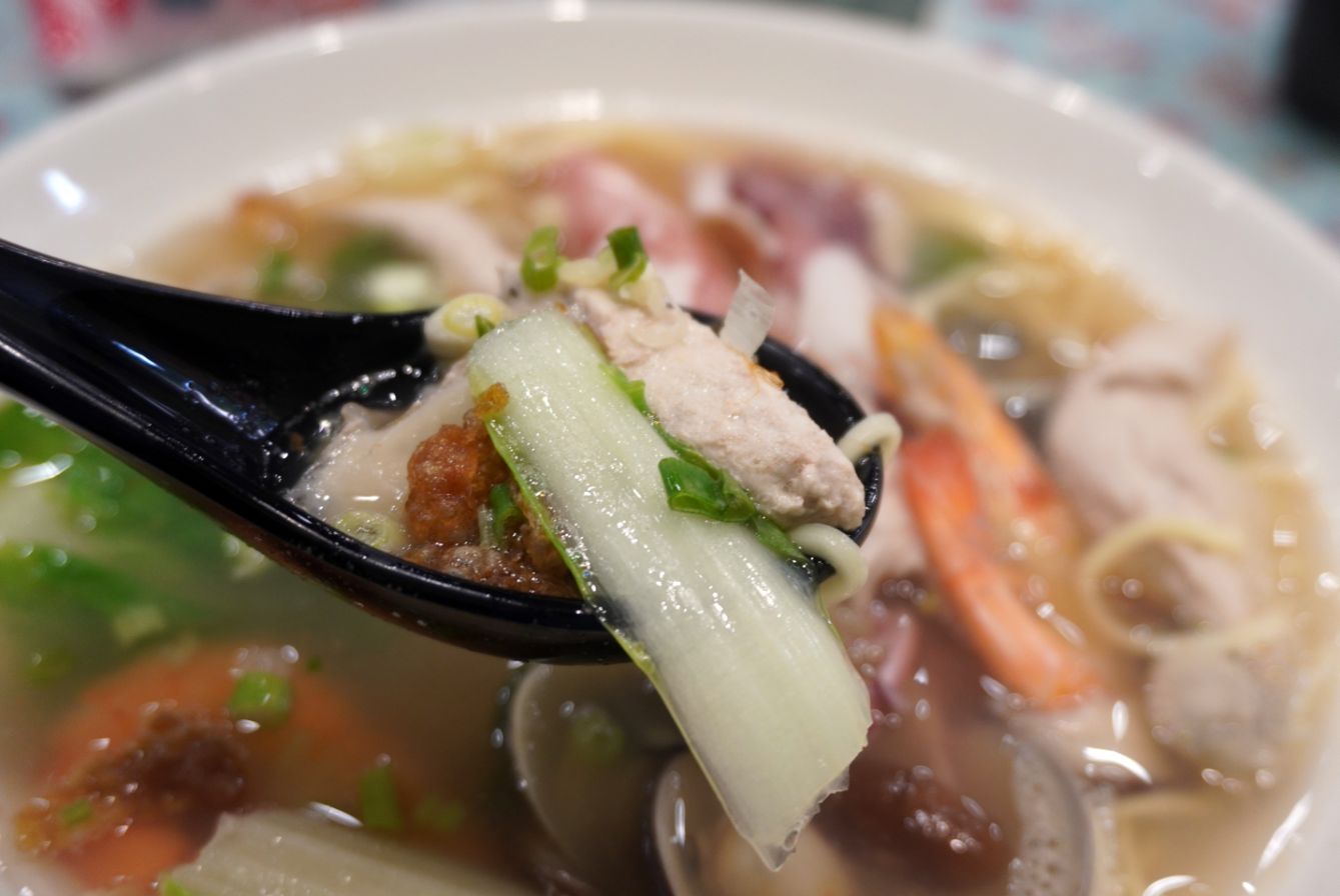基隆中正|港邊海鮮麵|正濱漁港色彩屋新店,招牌海鮮麵料豐富,湯頭鮮甜 - 第2張圖 基隆中正|港邊海鮮麵|正濱漁港色彩屋新店,招牌海鮮麵料豐富,湯頭鮮甜