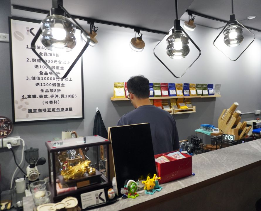 木柵咖啡廳推薦|Kroast Coffee|鄰近木柵捷運站,自家烘培,以手沖呈現豆性風味的職人咖啡店,不限時設有wifi - 第2張圖 木柵咖啡廳推薦|Kroast Coffee|鄰近木柵捷運站,自家烘培,以手沖呈現豆性風味的職人咖啡店,不限時設有wifi