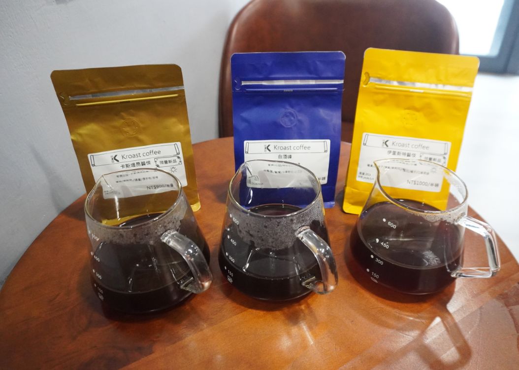 木柵咖啡廳推薦｜Kroast Coffee｜鄰近木柵捷運站，自家烘培，以手沖呈現豆性風味的職人咖啡店，不限時設有wifi