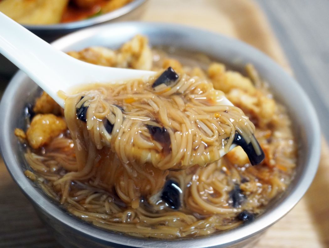 新北蘆洲平價美食｜樂福獨家特調蒜味麵線｜長安街必吃銅板美食，綜合麵線推薦必點