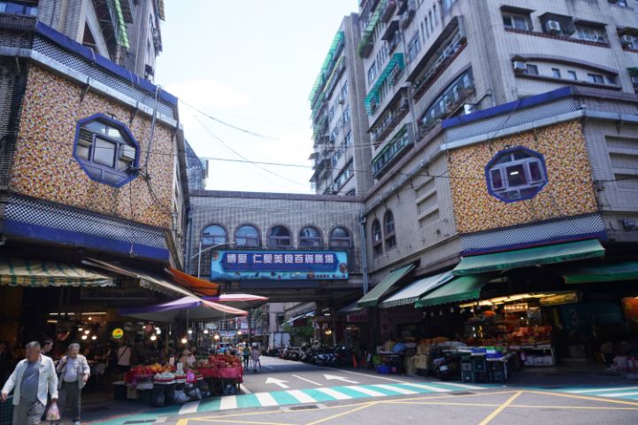 【懶人包】2026基隆仁愛市場美食小吃整理14家，跟著在地人到菜市場尋美味(2026/03/10更新)