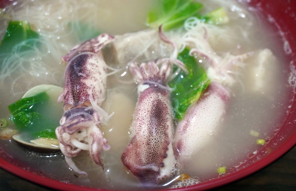 新北瑞芳｜坑口小吃｜八斗子車站周邊美食推薦，食材新鮮料豐富，小卷米粉推薦必吃