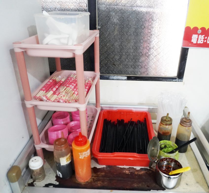 新北瑞芳｜坑口小吃｜八斗子車站周邊美食推薦，食材新鮮料豐富，小卷米粉推薦必吃