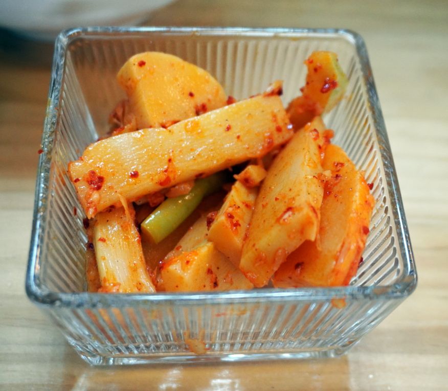 基隆仁愛市場｜拌麵屋｜夏天來一碗川味皮蛋冷拌麵，味道豐富超開胃