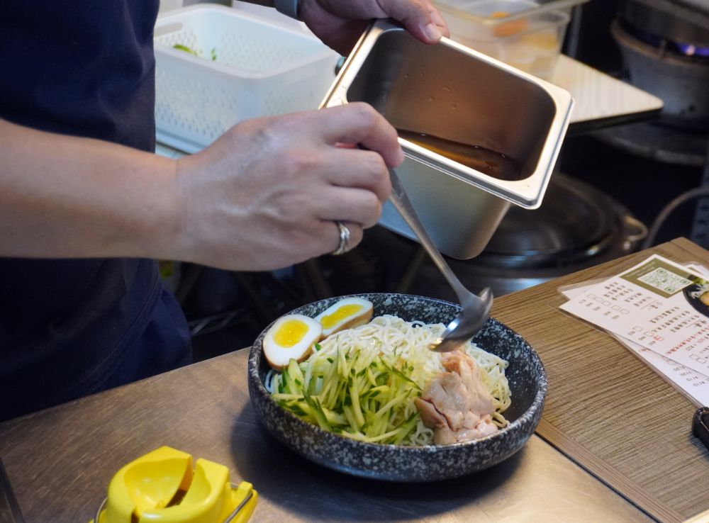 基隆仁愛市場|拌麵屋|夏天來一碗川味皮蛋冷拌麵,味道豐富超開胃 - 第6張圖 基隆仁愛市場|拌麵屋|夏天來一碗川味皮蛋冷拌麵,味道豐富超開胃