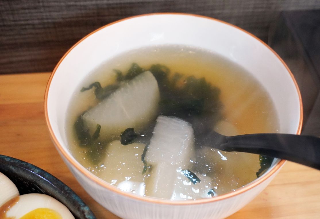 基隆仁愛市場｜拌麵屋｜夏天來一碗川味皮蛋冷拌麵，味道豐富超開胃