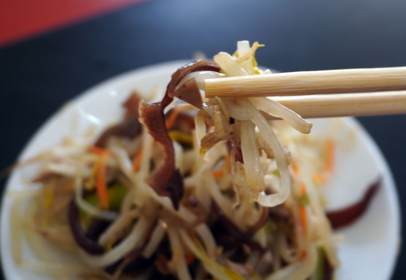台北文山｜無招牌麵飯店(排骨飯)｜高CP值的人氣小吃店，排骨飯跟麵食都很好吃