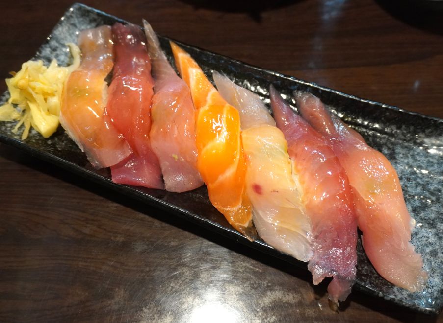 基隆仁愛市場｜鈺刺身丼｜食尚玩家推薦美食，採用關西料理手法製作握壽司，魚料新鮮大塊