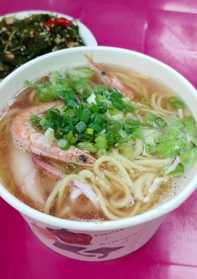 基隆中正|巷仔內小卷米粉|八斗子隱藏版美食,招牌小卷湯麵料豐富湯頭鮮美 - 第3張圖 基隆中正|巷仔內小卷米粉|八斗子隱藏版美食,招牌小卷湯麵料豐富湯頭鮮美