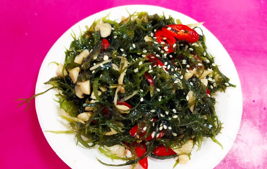 基隆中正｜巷仔內小卷米粉｜八斗子隱藏版美食，招牌小卷湯麵料豐富湯頭鮮美