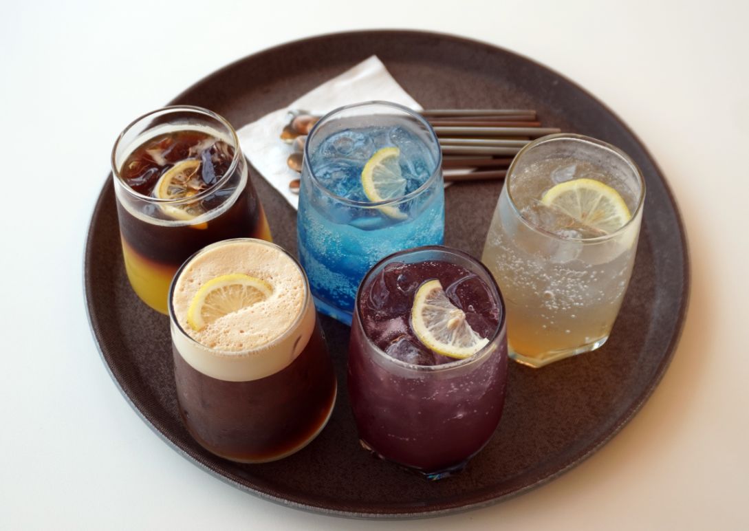基隆中正｜Cafejiasong咖央潮境店｜潮境公園海景咖啡廳推薦，香要桃蘇打，滋味香甜，超好喝