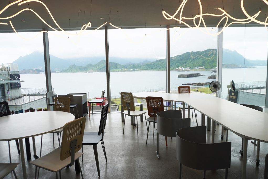 基隆中正｜Cafejiasong咖央潮境店｜潮境公園海景咖啡廳推薦，香要桃蘇打，滋味香甜，超好喝