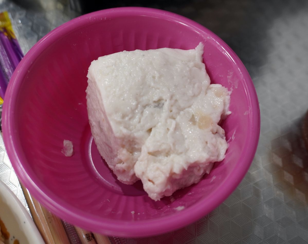 高雄鹽埕|大三石頭火鍋|湯底桌邊爆炒,香氣濃郁,肉片吃起來滑嫩,蔬菜海鮮價格都很親民 - 第23張圖 高雄鹽埕|大三石頭火鍋|湯底桌邊爆炒,香氣濃郁,肉片吃起來滑嫩,蔬菜海鮮價格都很親民
