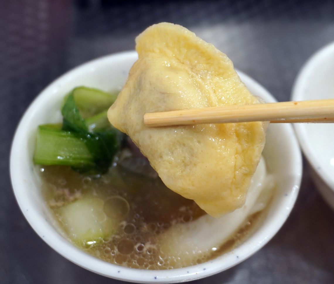 高雄鹽埕|大三石頭火鍋|湯底桌邊爆炒,香氣濃郁,肉片吃起來滑嫩,蔬菜海鮮價格都很親民 - 第25張圖 高雄鹽埕|大三石頭火鍋|湯底桌邊爆炒,香氣濃郁,肉片吃起來滑嫩,蔬菜海鮮價格都很親民